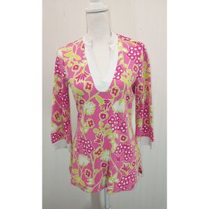 Lilly Pulitzer pink white v-neck shirt size extra small